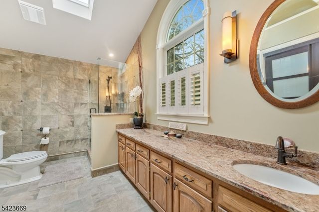 5 Abrams Rd, Holland Twp., NJ 08848