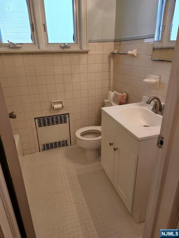 653 New York Avenue, Lyndhurst, NJ 07071