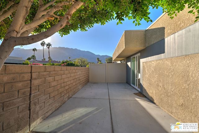 1589 N Sunflower Court, Palm Springs, CA 92262