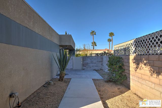 1589 N Sunflower Court, Palm Springs, CA 92262