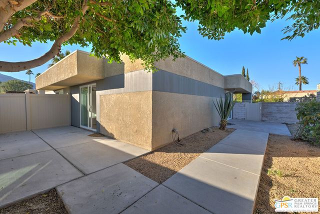 1589 N Sunflower Court, Palm Springs, CA 92262