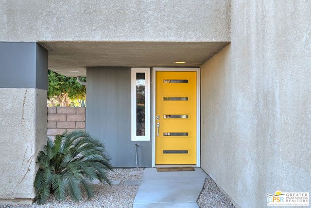 1589 N Sunflower Court, Palm Springs, CA 92262