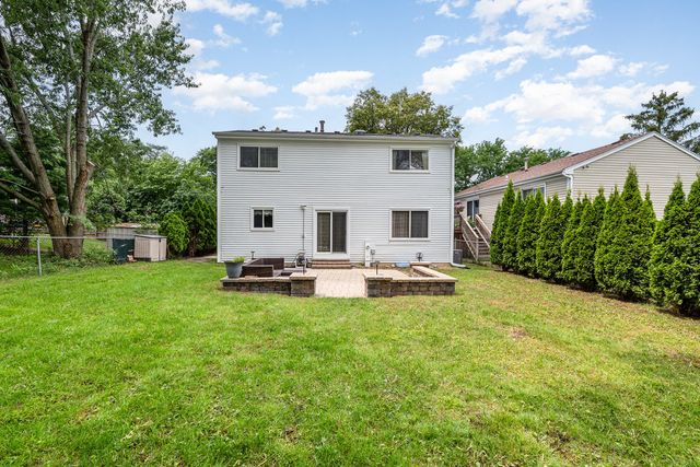 651 Iroquois Trail, Carol Stream, IL 60188