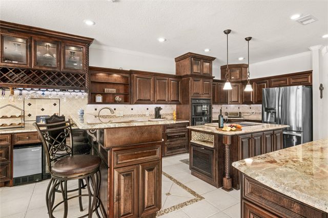 143 Lago Circle Drive N, Santa Fe, TX 77517