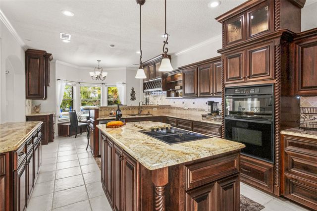 143 Lago Circle Drive N, Santa Fe, TX 77517