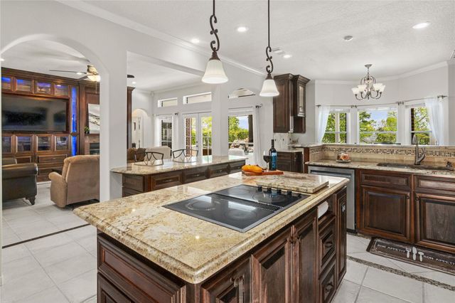 143 Lago Circle Drive N, Santa Fe, TX 77517