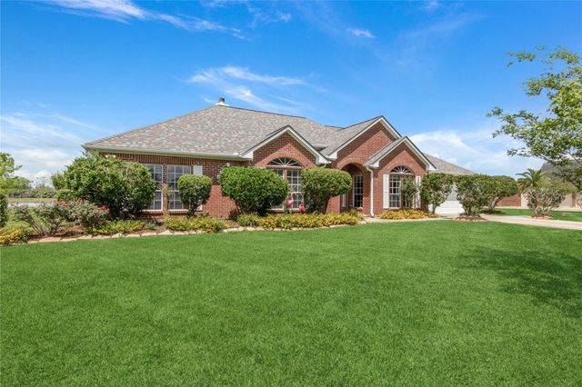 143 Lago Circle Drive N, Santa Fe, TX 77517