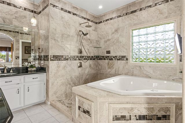 143 Lago Circle Drive N, Santa Fe, TX 77517