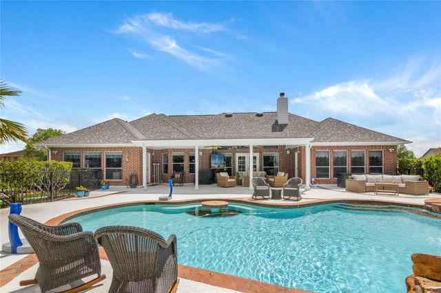 143 Lago Circle Drive N, Santa Fe, TX 77517