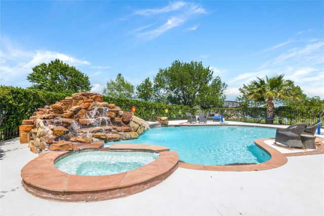 143 Lago Circle Drive N, Santa Fe, TX 77517