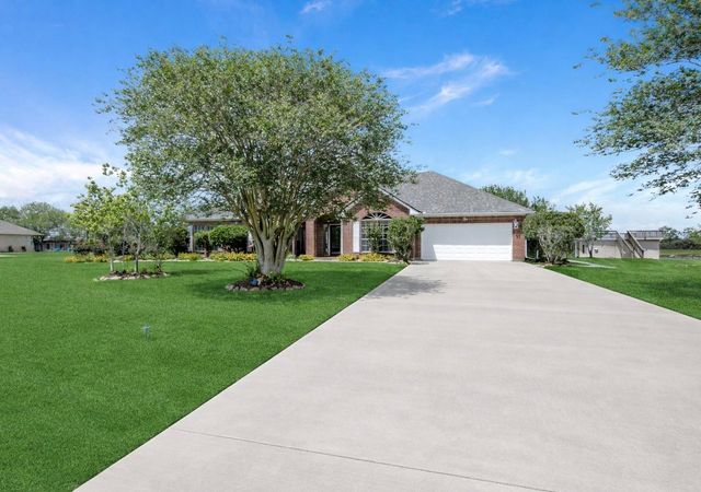 143 Lago Circle Drive N, Santa Fe, TX 77517