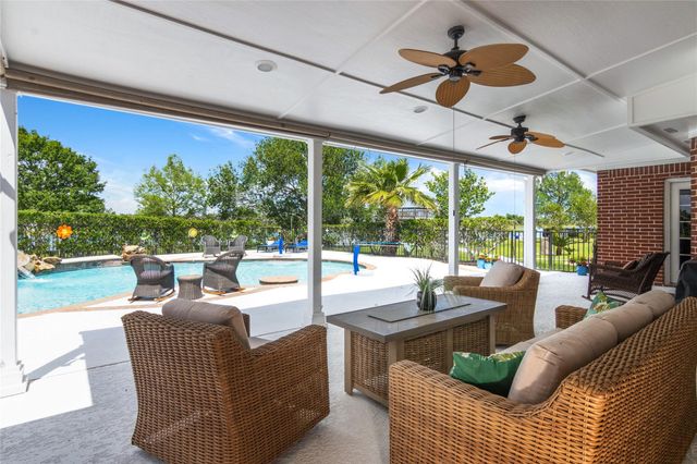 143 Lago Circle Drive N, Santa Fe, TX 77517