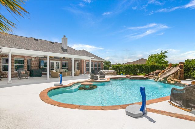 143 Lago Circle Drive N, Santa Fe, TX 77517