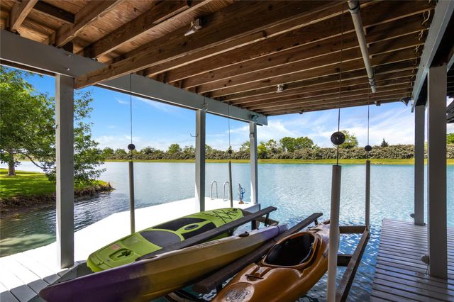 143 Lago Circle Drive N, Santa Fe, TX 77517