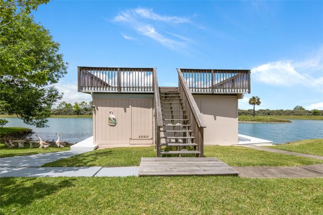 143 Lago Circle Drive N, Santa Fe, TX 77517