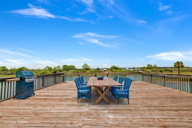 143 Lago Circle Drive N, Santa Fe, TX 77517