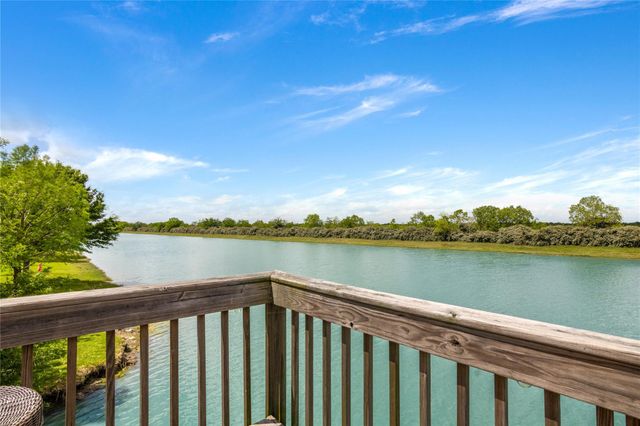 143 Lago Circle Drive N, Santa Fe, TX 77517