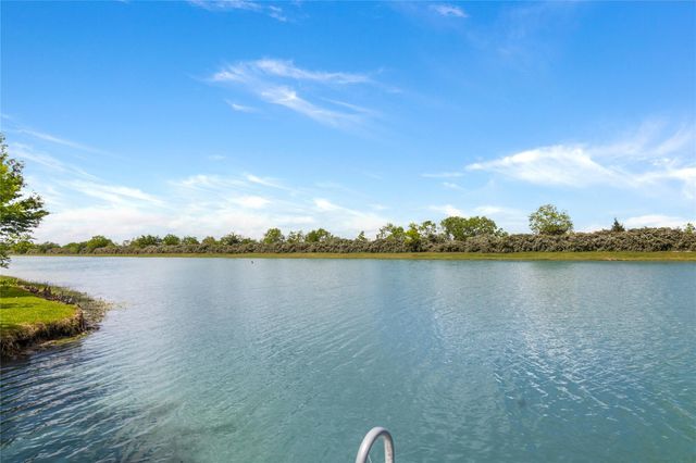 143 Lago Circle Drive N, Santa Fe, TX 77517