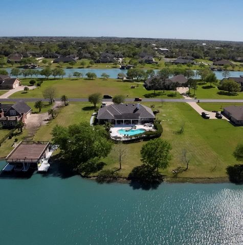 143 Lago Circle Drive N, Santa Fe, TX 77517