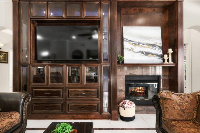 143 Lago Circle Drive N, Santa Fe, TX 77517