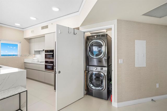 18001 Collins Avenue 2209, Sunny Isles Beach, FL 33160