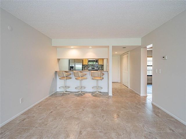 28 Plantation Drive 202, Vero Beach, FL 32966