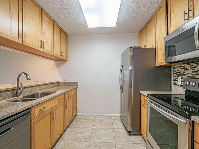 28 Plantation Drive 202, Vero Beach, FL 32966