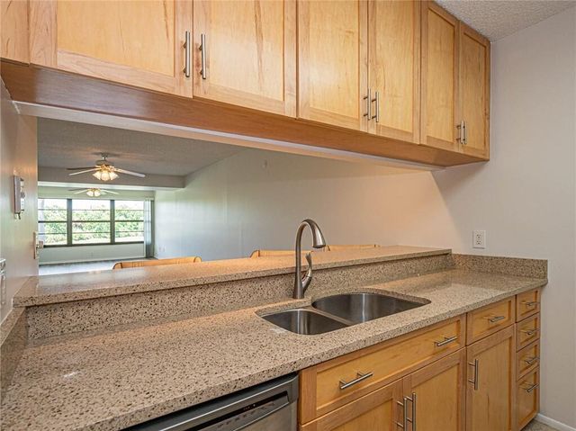 28 Plantation Drive 202, Vero Beach, FL 32966