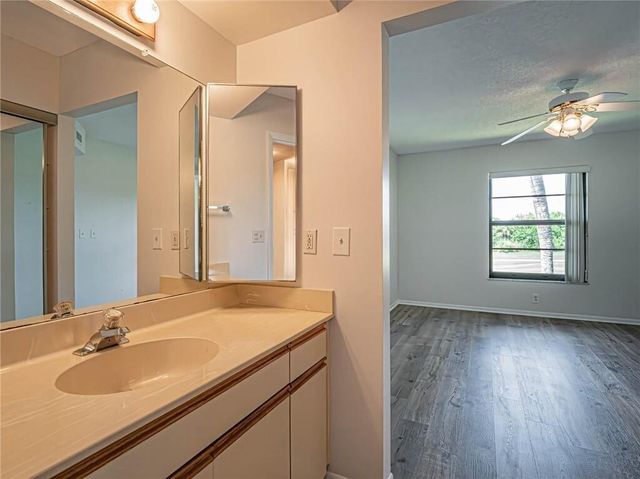 28 Plantation Drive 202, Vero Beach, FL 32966