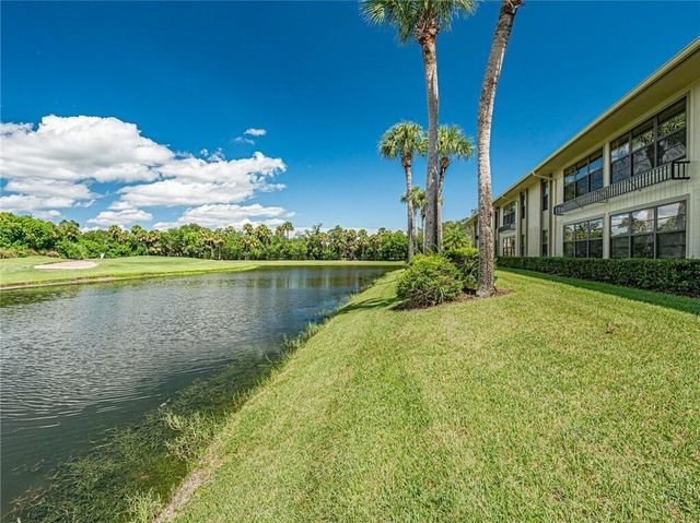 28 Plantation Drive 202, Vero Beach, FL 32966