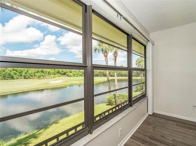 28 Plantation Drive 202, Vero Beach, FL 32966