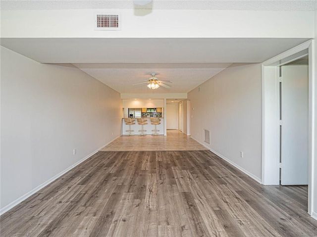 28 Plantation Drive 202, Vero Beach, FL 32966