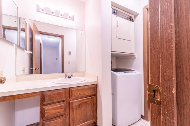 350 Shelard Parkway 206, Saint Louis Park, MN 55426