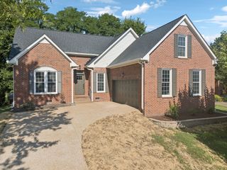 6645 Autumnwood Dr, Nashville, TN 37221