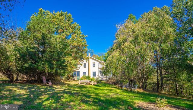 295 GREENWOODS DR, Berkeley Springs, WV 25411