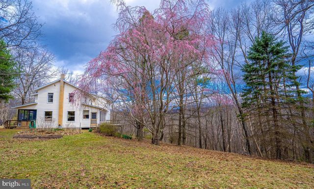 295 GREENWOODS DR, Berkeley Springs, WV 25411