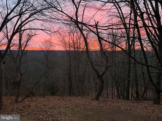 295 GREENWOODS DR, Berkeley Springs, WV 25411