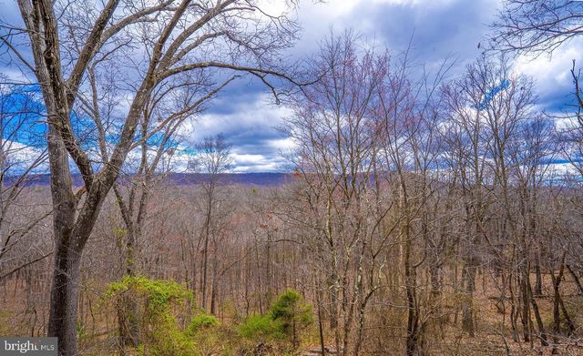 295 GREENWOODS DR, Berkeley Springs, WV 25411