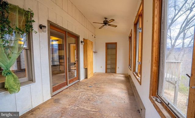295 GREENWOODS DR, Berkeley Springs, WV 25411