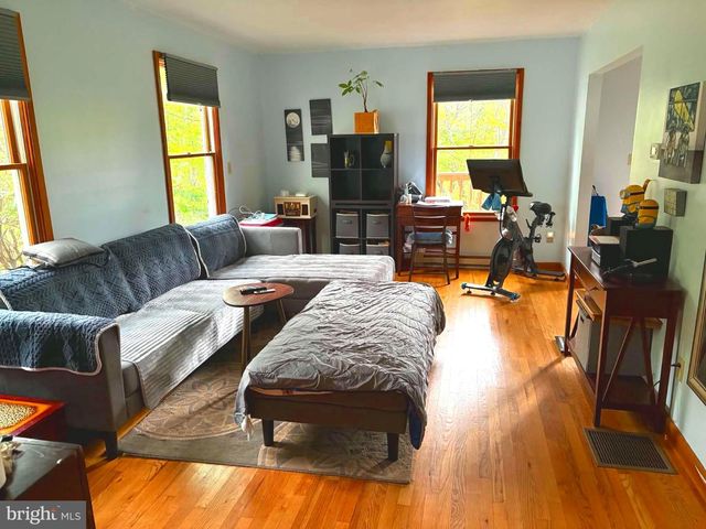 295 GREENWOODS DR, Berkeley Springs, WV 25411