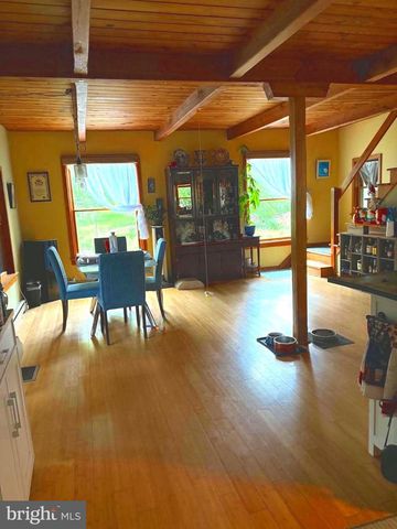 295 GREENWOODS DR, Berkeley Springs, WV 25411