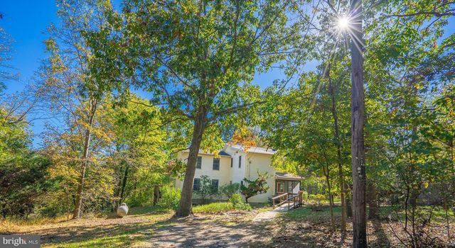 295 GREENWOODS DR, Berkeley Springs, WV 25411