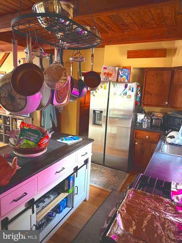 295 GREENWOODS DR, Berkeley Springs, WV 25411