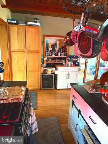 295 GREENWOODS DR, Berkeley Springs, WV 25411