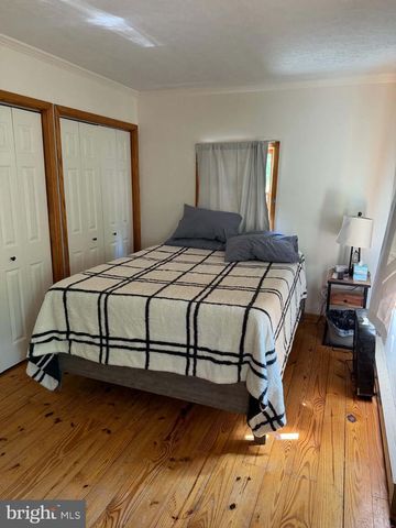 295 GREENWOODS DR, Berkeley Springs, WV 25411