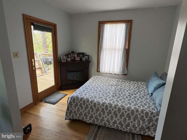 295 GREENWOODS DR, Berkeley Springs, WV 25411