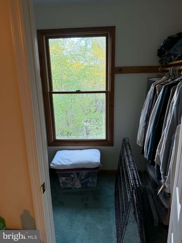 295 GREENWOODS DR, Berkeley Springs, WV 25411