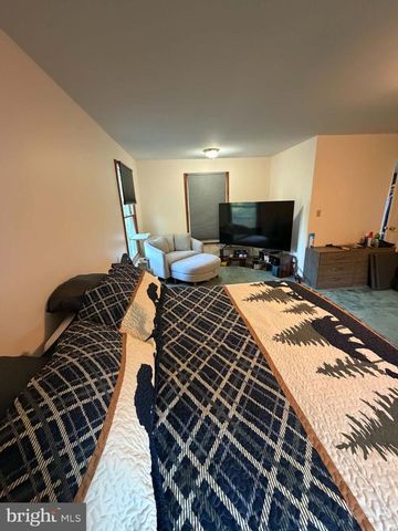 295 GREENWOODS DR, Berkeley Springs, WV 25411