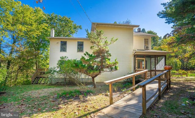 295 GREENWOODS DR, Berkeley Springs, WV 25411