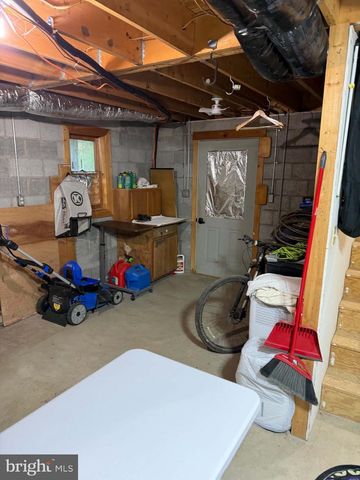 295 GREENWOODS DR, Berkeley Springs, WV 25411